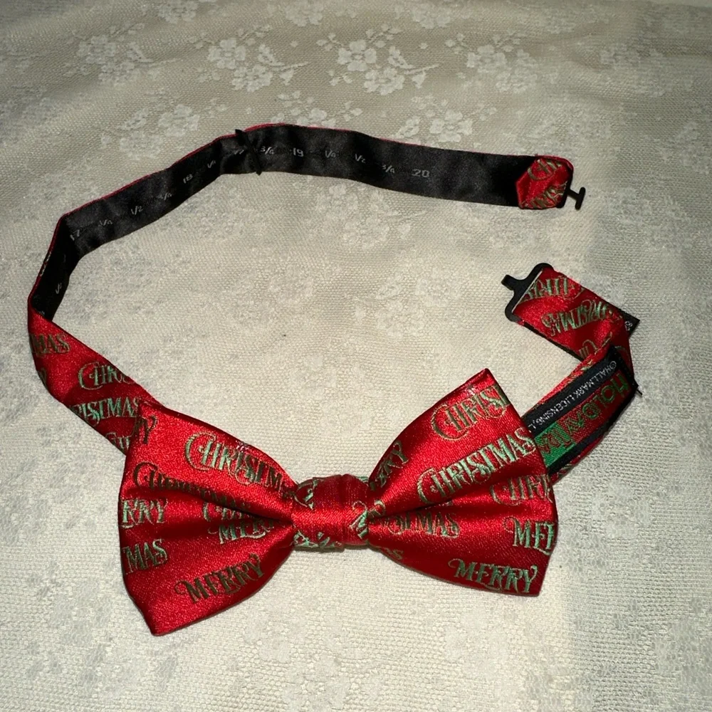 Hallmark Holiday Traditions Christmas Pre-Tied  Bowtie Men/Boys